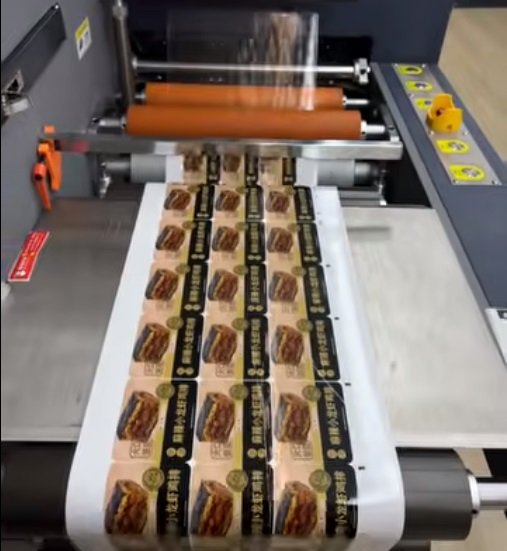 Xinsen Packaging actualiza el taller de etiquetas digitales, lo que permite una producción flexible de alta mezcla con control de calidad de proceso completo