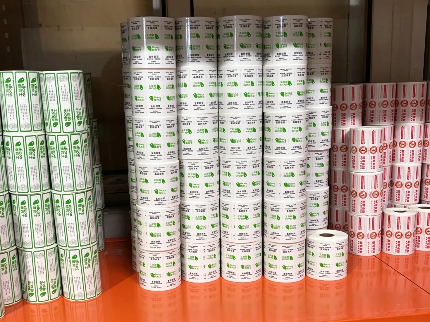 ¿Cómo mejora la troqueladora de alta velocidad de Xinsen Packaging la eficiencia de la producción de adhesivos sellados?