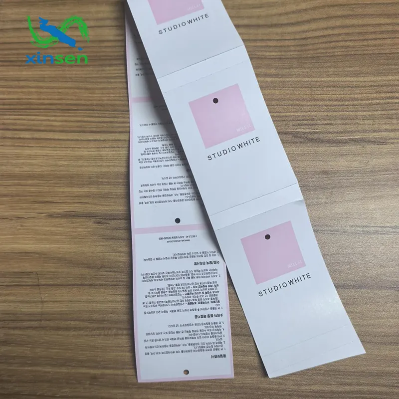 Etiqueta colgante de encordado con orificio liso preperforada